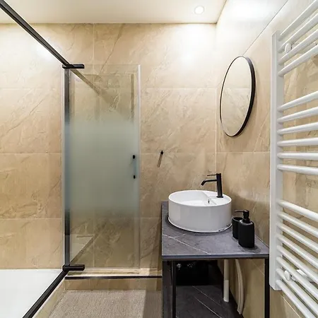 Apartment Balcon Et Design Urbain - Et Metro Lyon
