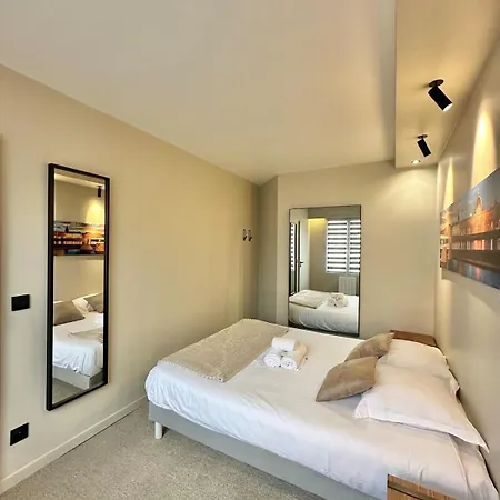Apartman Balcon Et Design Urbain - Et Metro
