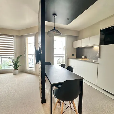 Balcon Et Design Urbain - Et Metro Apartman Lyon