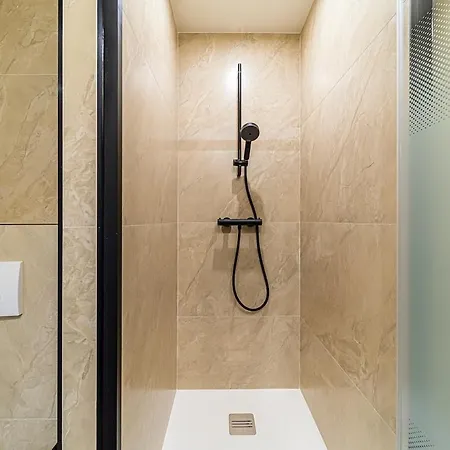 Apartment Balcon Et Design Urbain - Et Metro *