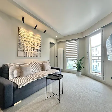 Balcon Et Design Urbain - Et Metro Apartment Lyon