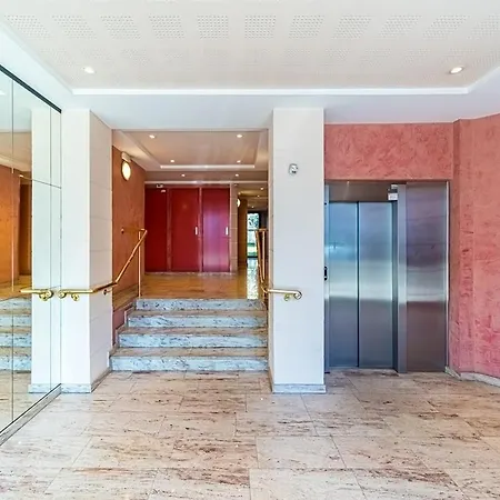 Apartment Balcon Et Design Urbain - Et Metro *