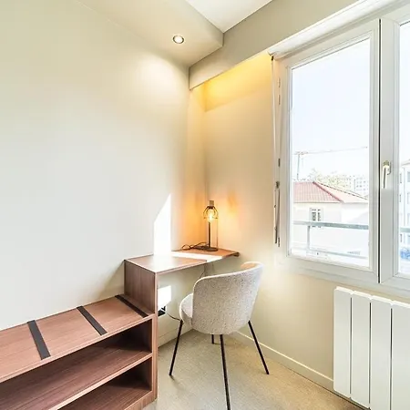 Apartman Balcon Et Design Urbain - Et Metro